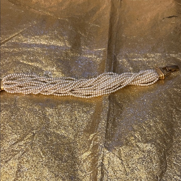 Elegant Pearl and Gold Braided Bracelet - Picture 6 of 9